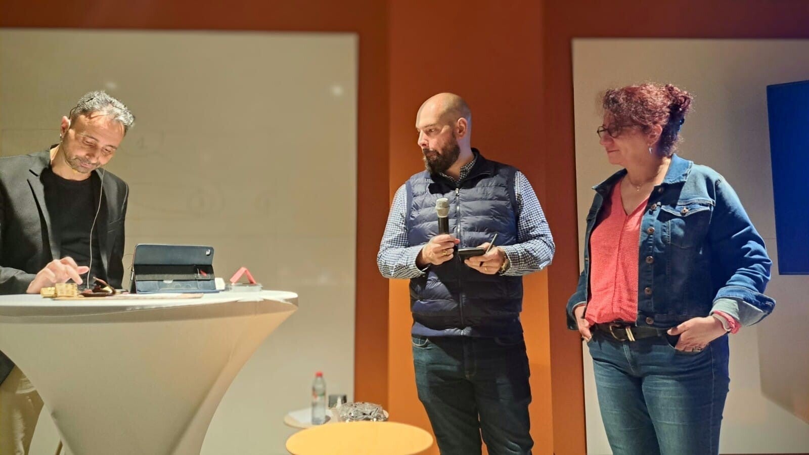 Olivier Zaragosa expliquant une expérience